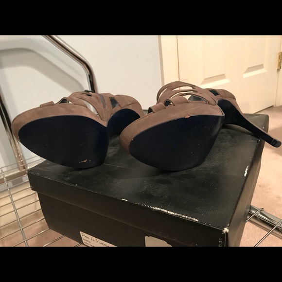 Pour La Victoire Gray Lattice Heels - Picture 4 of 4